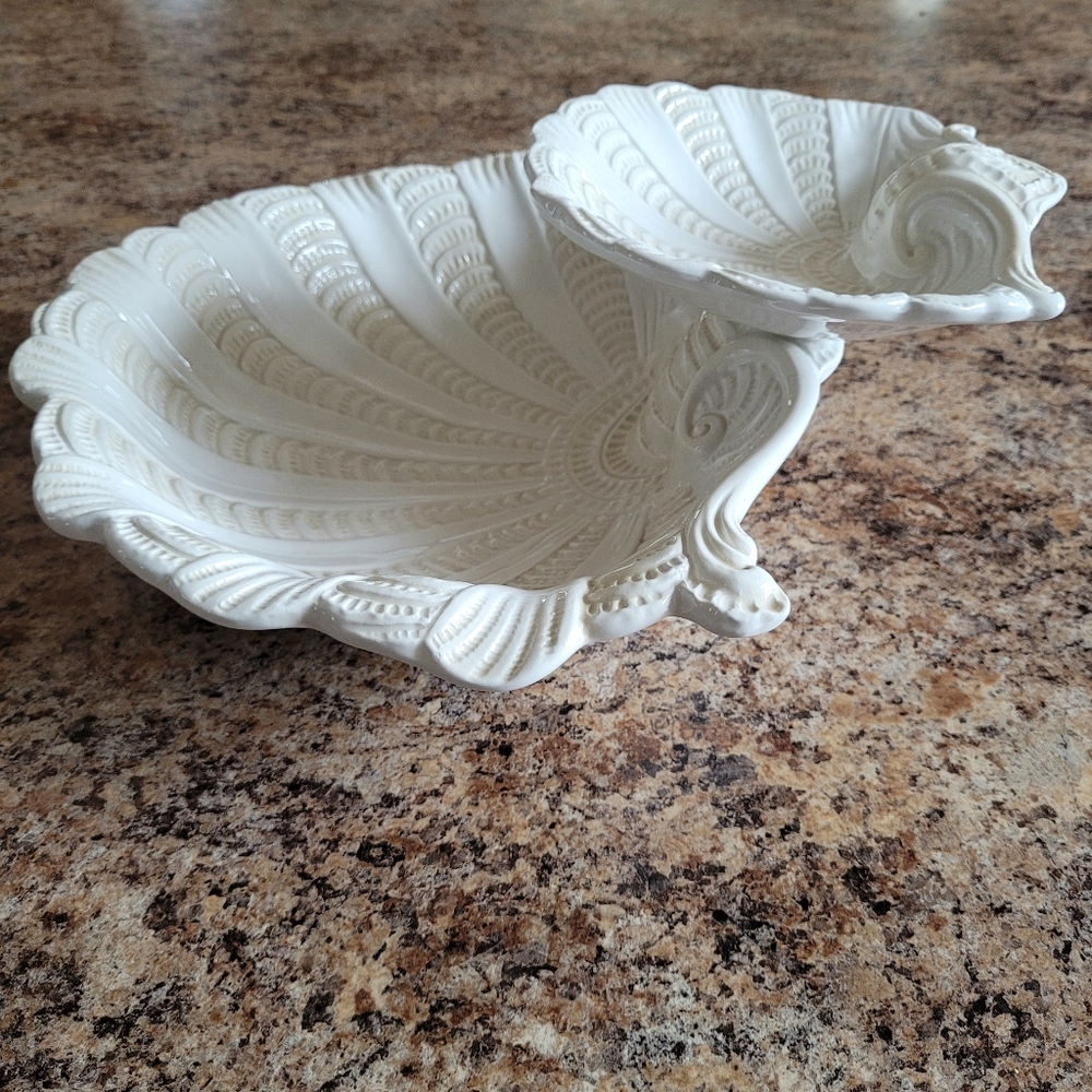 Lenox BUTLER'S PANTRY 2-Tier Embossed Seashell Design Server - Picture 4 of 10